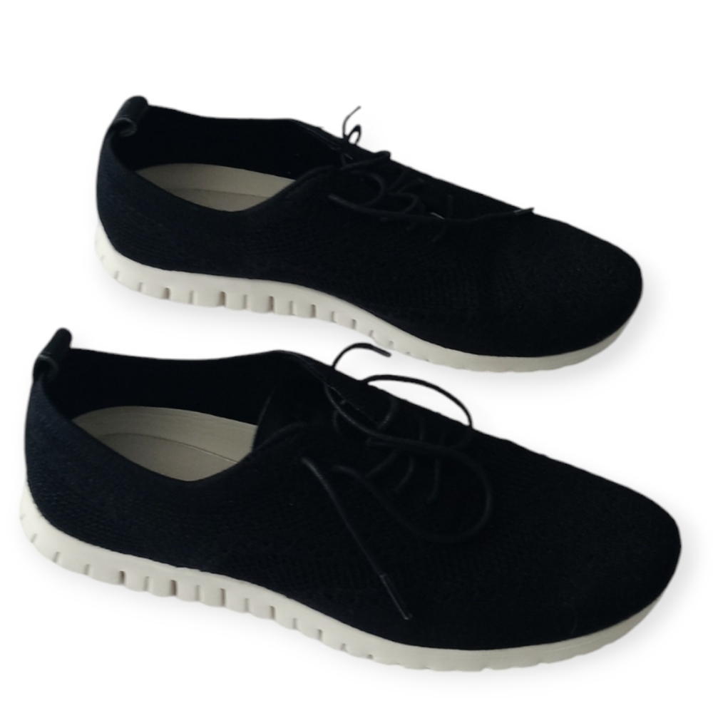COLE HAAN WOMEN'S ZEROGRAND WINGTIP OXFORD SHOES. SIZE W (10B). COLOR BLACK